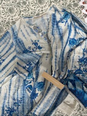 Ammara Khan Elegant 3 pc S Blue and White Floral Kurta Maxi Dress